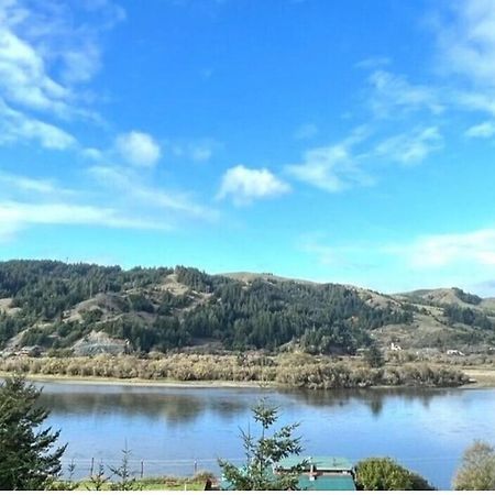 Rogue River Landing Resort Gold Beach Extérieur photo